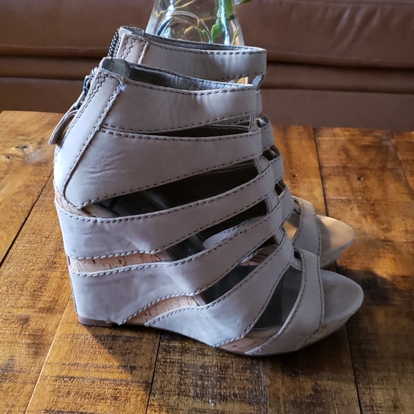 🔥CLEARANCE🔥Hk by Heidi Klum Cadence Caged Wedges - Picture 4 of 8